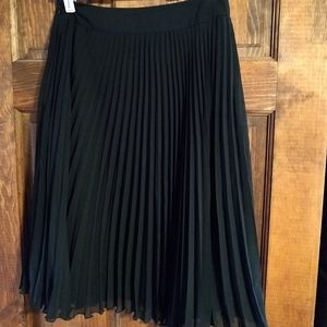 WHBM pleated skirt size 4